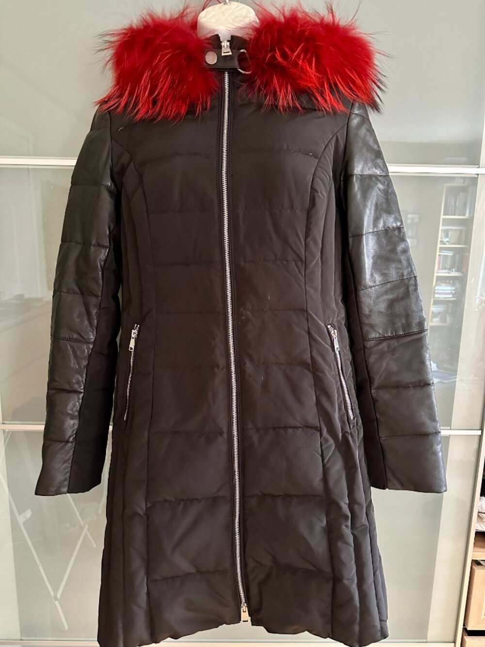 π₯ Stunning Danier Winter Jacket β Black with Real Fur Trim & Leather Sleeves π₯ - Picture 11 of 11